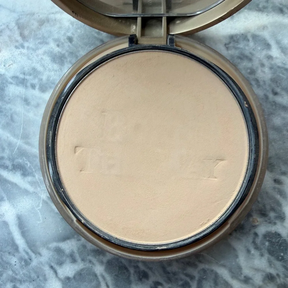 Too Faced Born This Way Multi-Use Complexion Pressed Powder Foundation